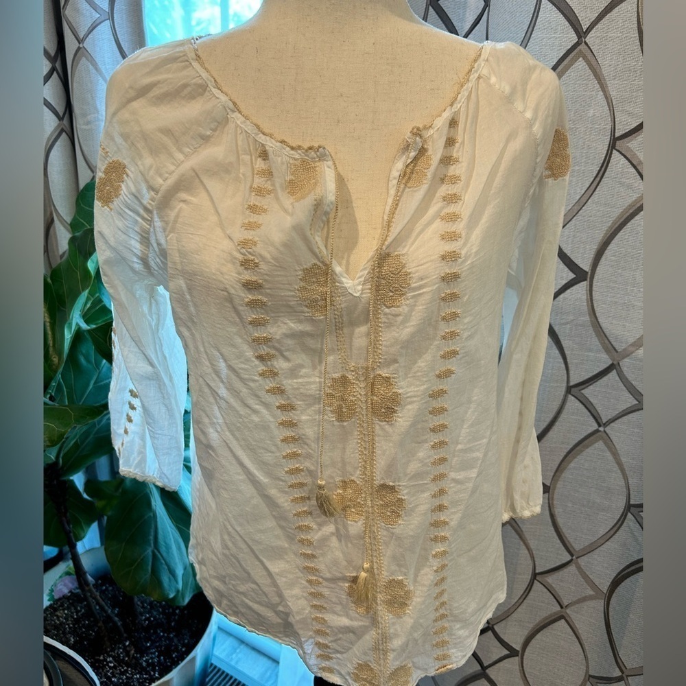 Gap Top 100% cotton boho white top with embroidery Size Medium
